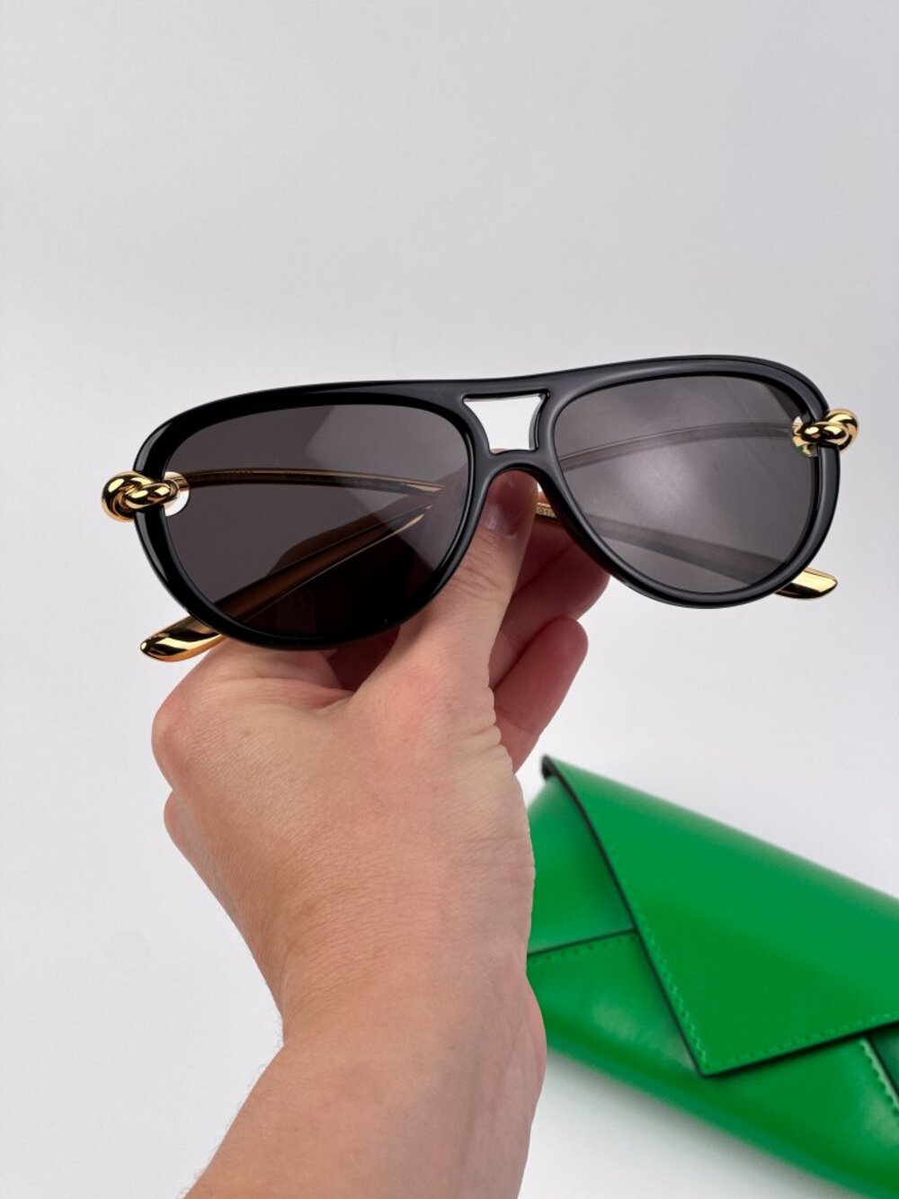 BOTTEGA VENETA BV1418S 005 BLACK GOLD PILOT SUNGLASSES